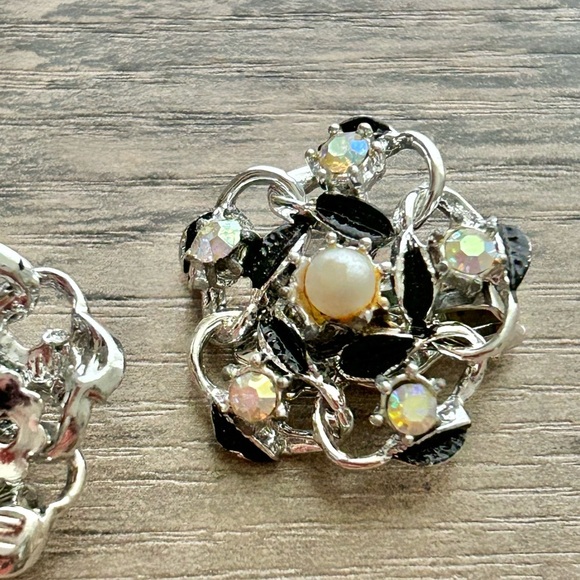 Vintage Pearl & Rhinestone Clip-On Earrings - Picture 3 of 6
